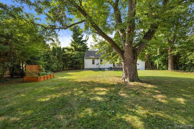 555 Donald Avenue, Clawson, MI 48017