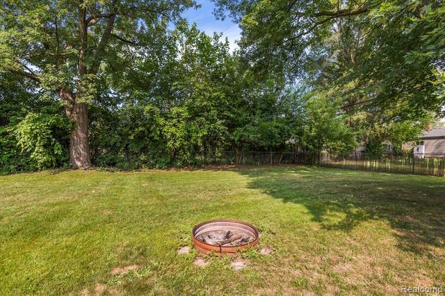 555 Donald Avenue, Clawson, MI 48017
