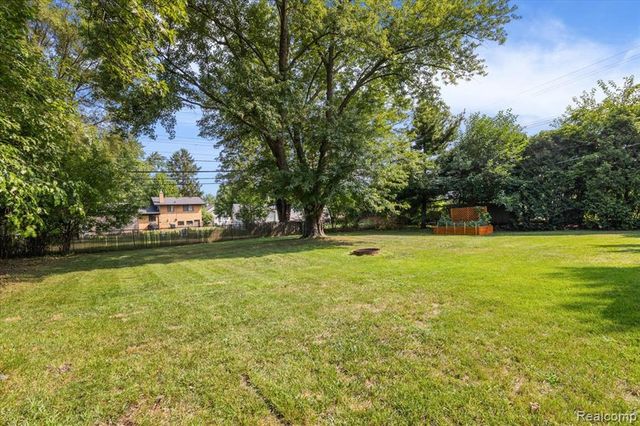 555 Donald Avenue, Clawson, MI 48017