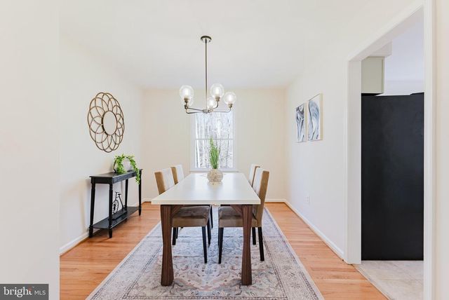 5802 SILCHESTER ST, Burke, VA 22015