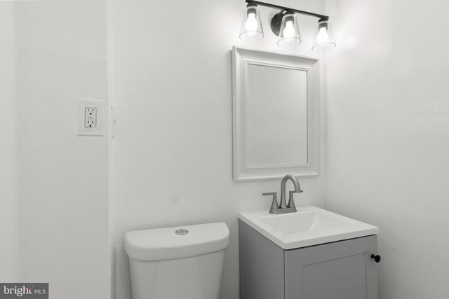 221 BROADWAY, Westville, NJ 08093