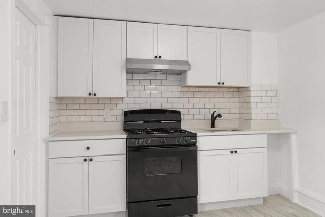 221 BROADWAY, Westville, NJ 08093