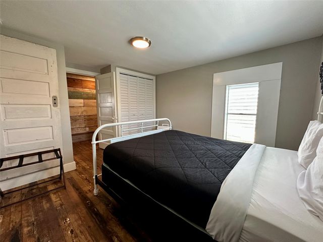 4003 Panola Drive, Galveston, TX 77554