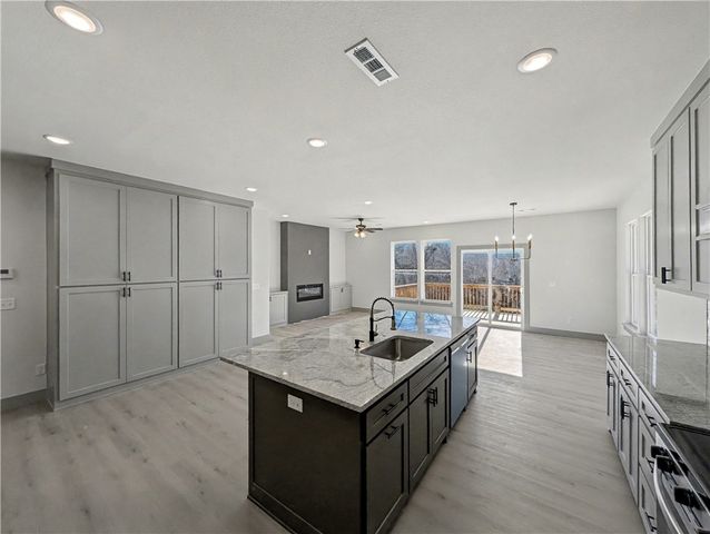 81 Selkirk Drive, Bella Vista, AR 72715