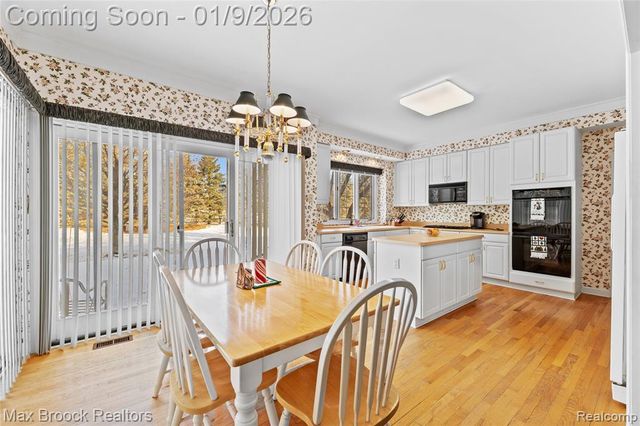 41450 Mission Lane, Novi, MI 48375