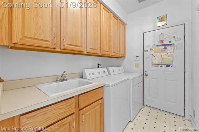 41450 Mission Lane, Novi, MI 48375