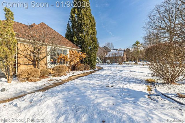 41450 Mission Lane, Novi, MI 48375