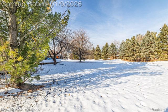 41450 Mission Lane, Novi, MI 48375