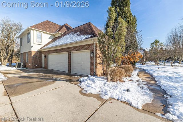 41450 Mission Lane, Novi, MI 48375