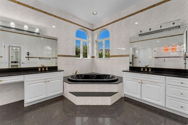 501 Bay Lane, Key Biscayne, FL 33149