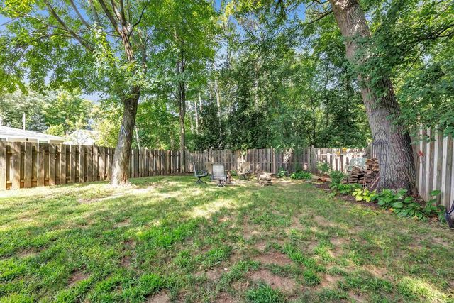 2526 DUNBAR LANE, Green Bay, WI 54304