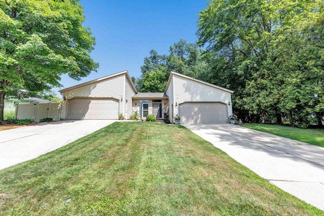 2526 DUNBAR LANE, Green Bay, WI 54304