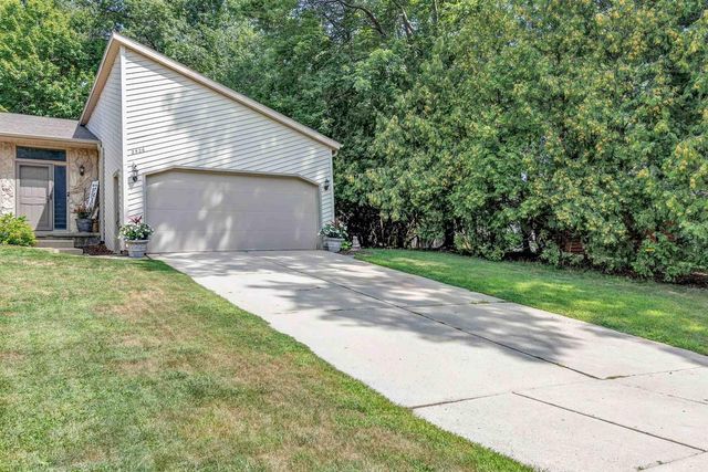 2526 DUNBAR LANE, Green Bay, WI 54304