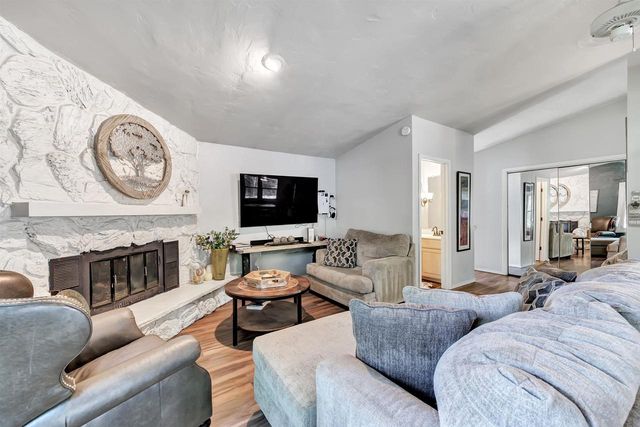 2526 DUNBAR LANE, Green Bay, WI 54304