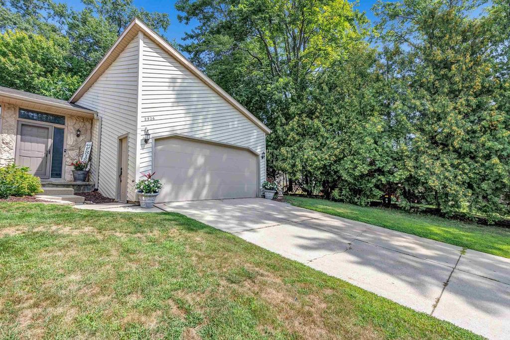 2526 DUNBAR LANE, Green Bay, WI 54304
