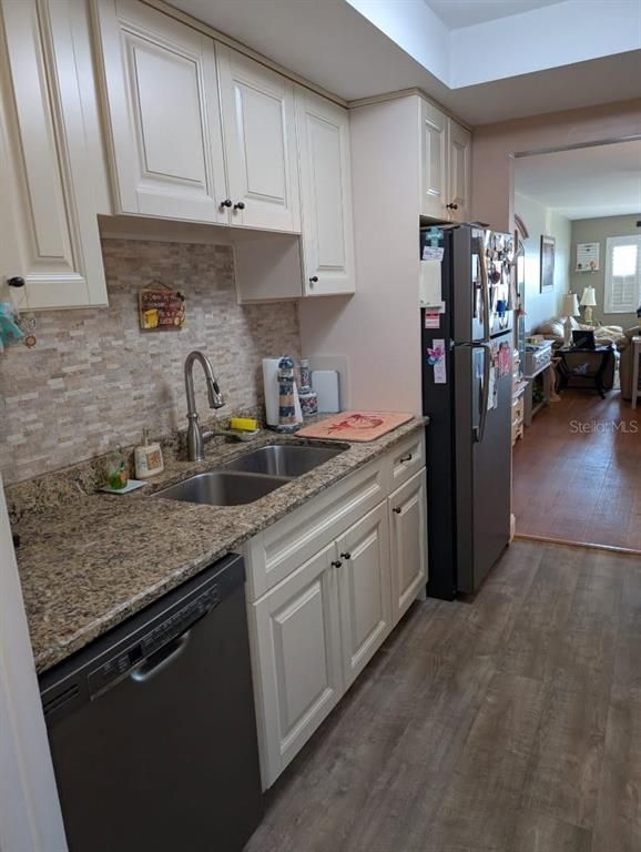 Image 5 of property listing at 1898 SHORE DRIVE S 311, South Pasadena, FL 33707