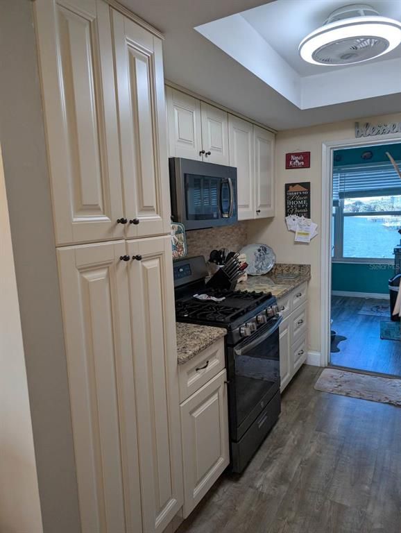 Image 6 of property listing at 1898 SHORE DRIVE S 311, South Pasadena, FL 33707
