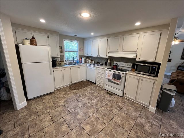 90 S Allman Terrace, Lecanto, FL 34461