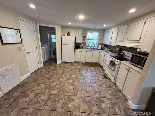 90 S Allman Terrace, Lecanto, FL 34461