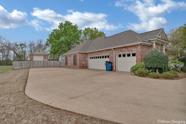 332 Crosscreek Drive, Bossier City, LA 71111