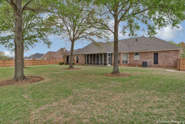 332 Crosscreek Drive, Bossier City, LA 71111