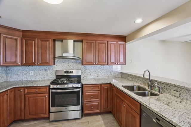 35 Mitchell Grant Way 35, Bedford, MA 01730