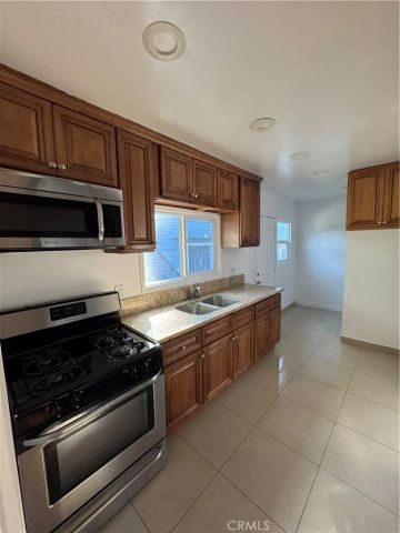 2810 8th Ave, Los Angeles, CA 90018
