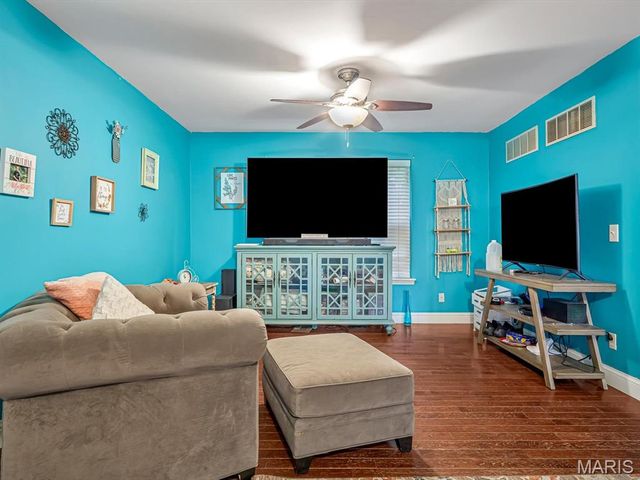 1413 Schwarz Meadow Drive, O'fallon, IL 62269