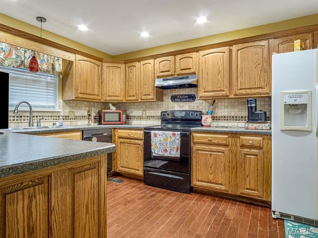 1413 Schwarz Meadow Drive, O'fallon, IL 62269