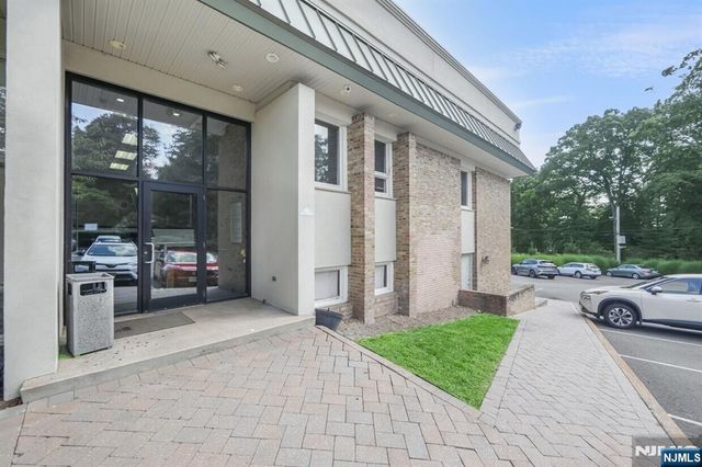385 Maple Avenue, Glen Rock, NJ 07452