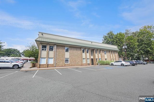385 Maple Avenue, Glen Rock, NJ 07452