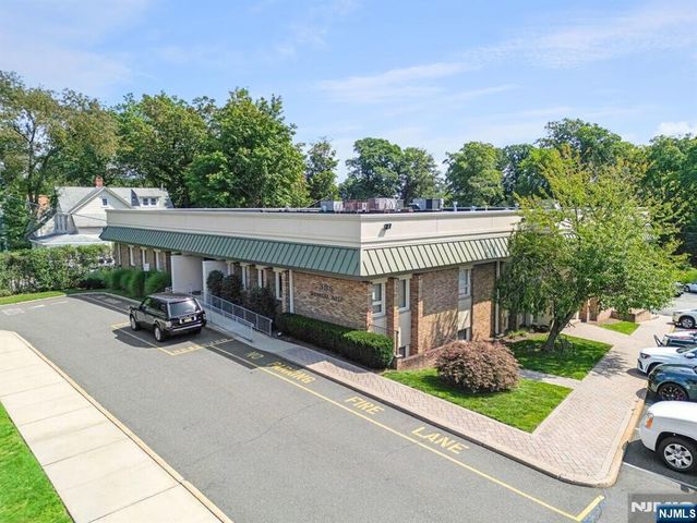 385 Maple Avenue, Glen Rock, NJ 07452