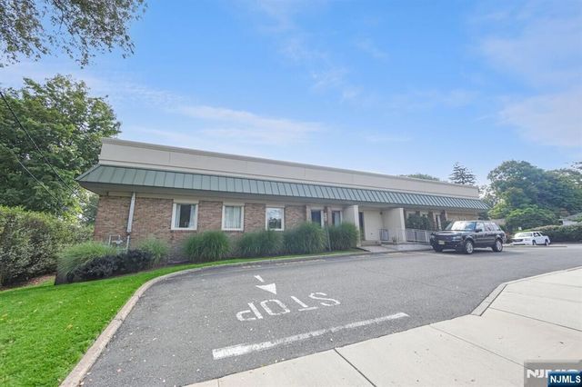 385 Maple Avenue, Glen Rock, NJ 07452
