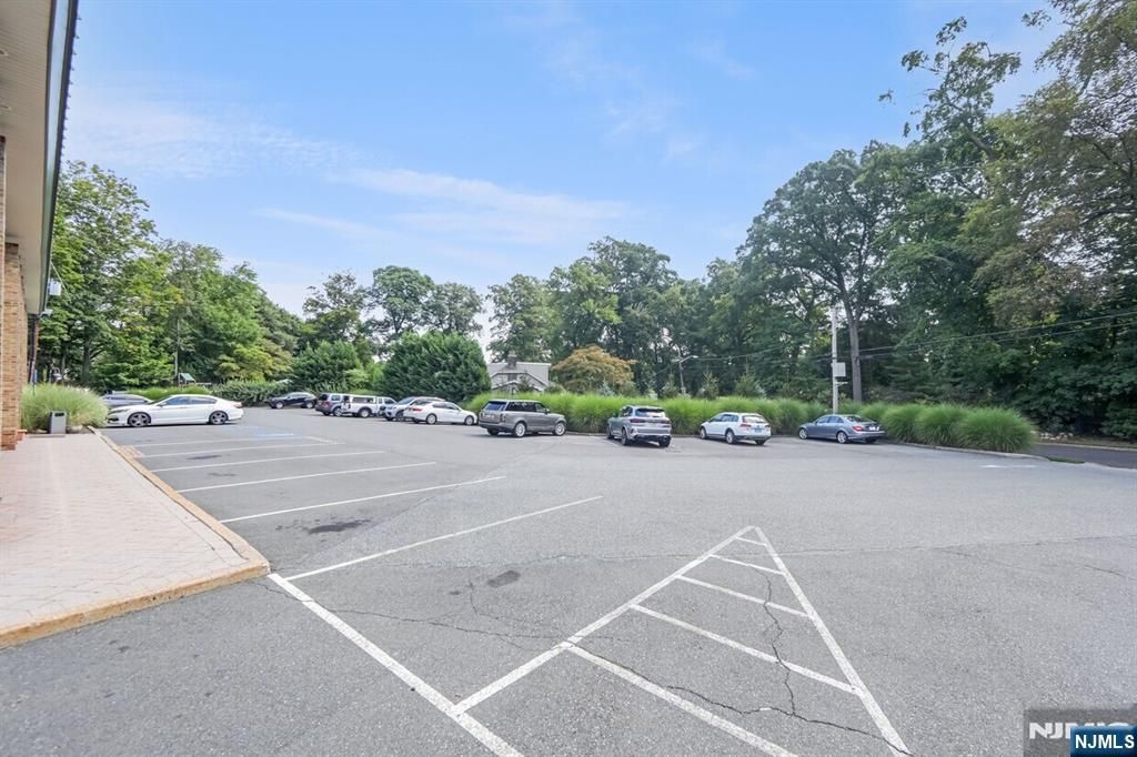 385 Maple Avenue, Glen Rock, NJ 07452