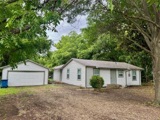 728 Hilltop Circle, Desoto, TX 75115