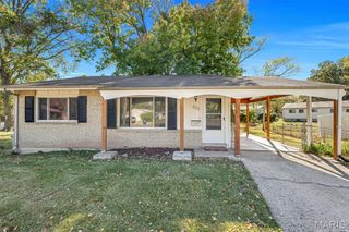 220 Versailles Drive, Florissant, MO 63031