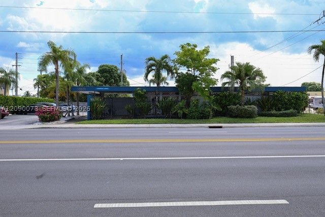 2825 E 4th Ave, Hialeah, FL 33013