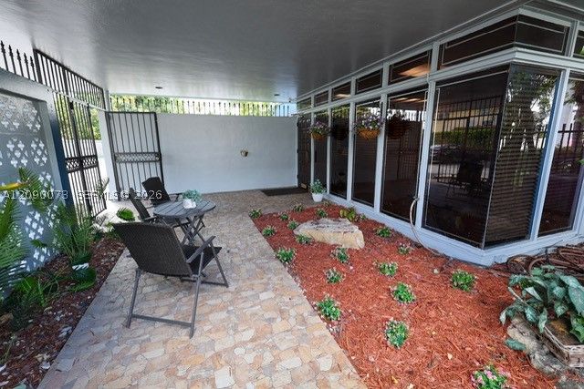 2825 E 4th Ave, Hialeah, FL 33013
