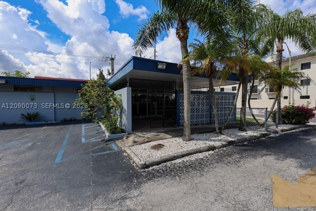 2825 E 4th Ave, Hialeah, FL 33013