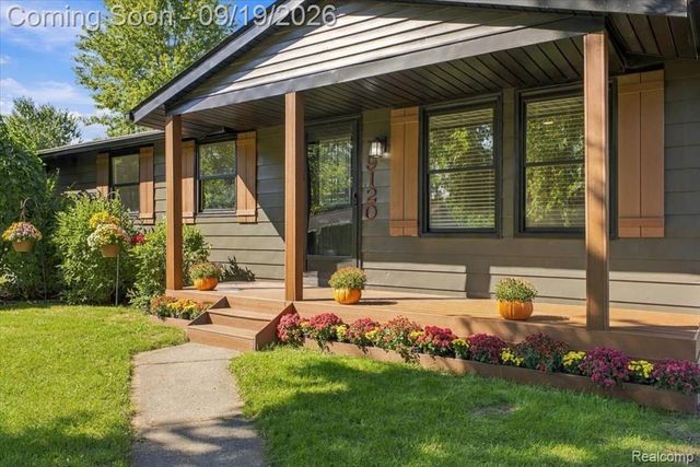 9120 Julia Avenue, White Lake Charter Township, MI 48386