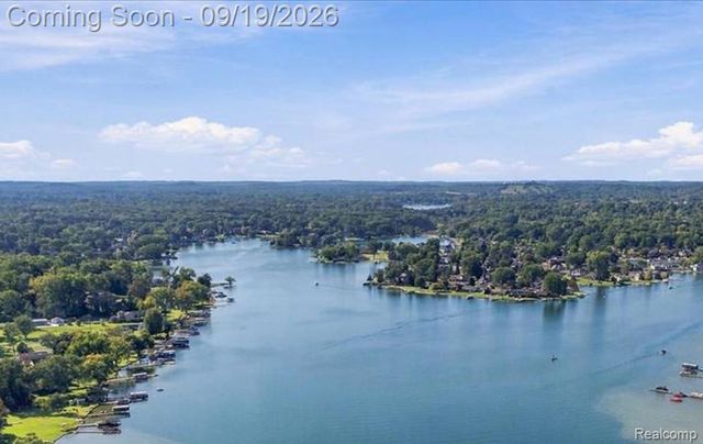 9120 Julia Avenue, White Lake Charter Township, MI 48386