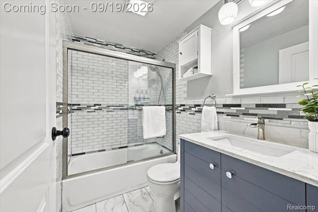 9120 Julia Avenue, White Lake Charter Township, MI 48386