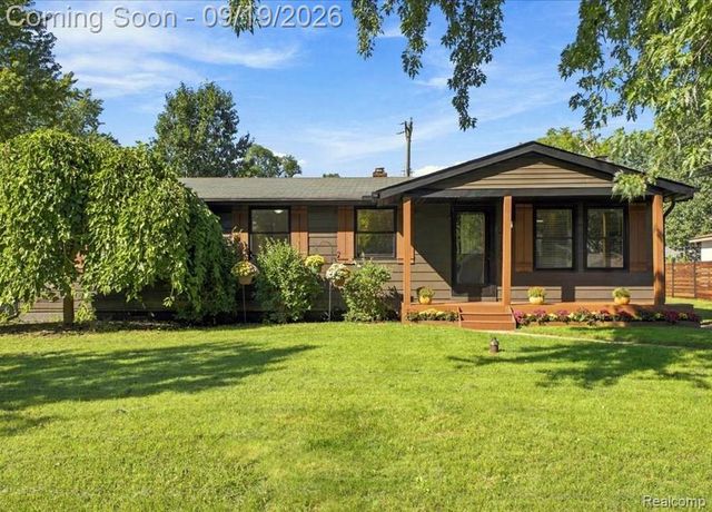 9120 Julia Avenue, White Lake Charter Township, MI 48386