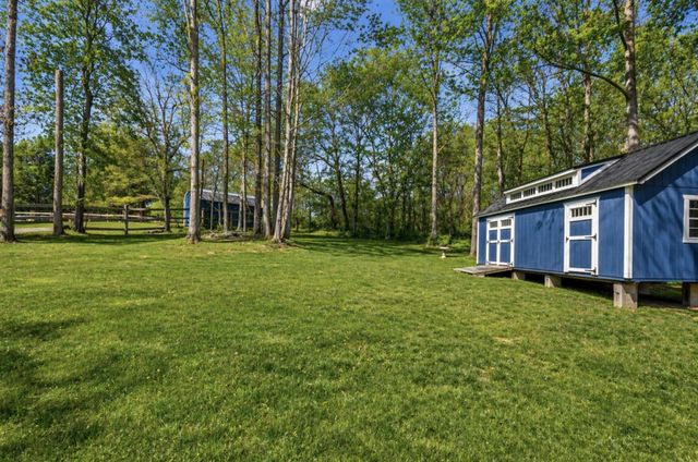 521 Lewis Ln, Charlotte, TN 37036