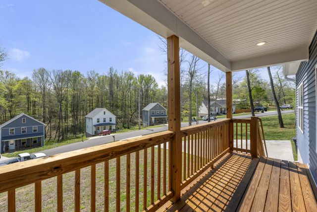 521 Lewis Ln, Charlotte, TN 37036