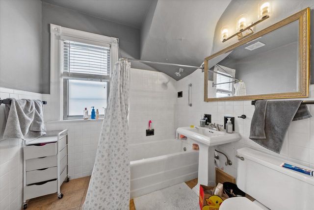 2627 N Murray AVENUE, Milwaukee, WI 53211