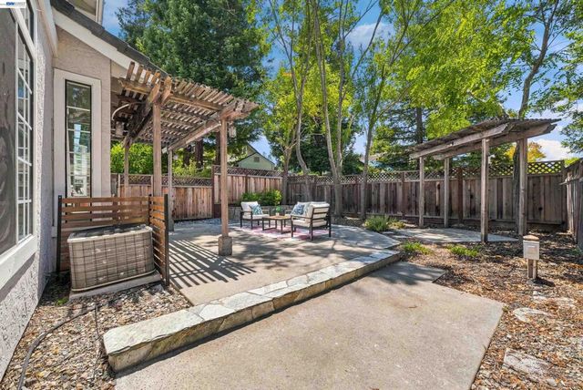 55 Heather Garden Ln, Danville, CA 94506