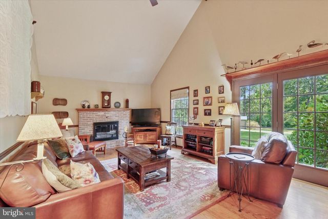 1825 WALNUT LN, Quakertown, PA 18951