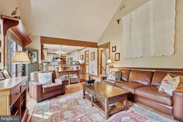 1825 WALNUT LN, Quakertown, PA 18951
