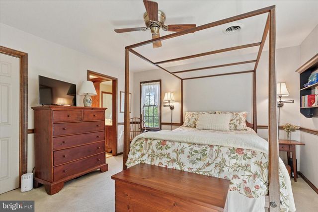 1825 WALNUT LN, Quakertown, PA 18951